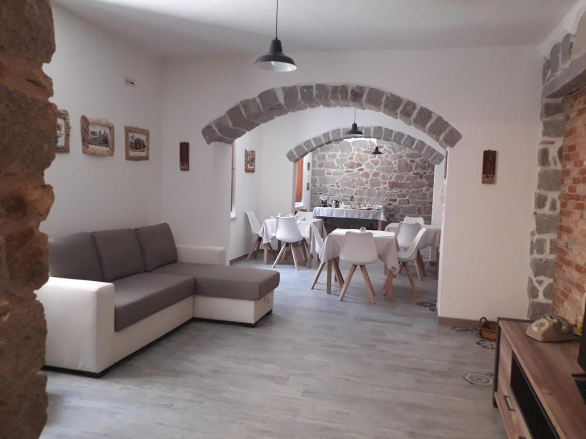 Viche Viche Bed & Breakfast Orgosolo Bagian luar foto