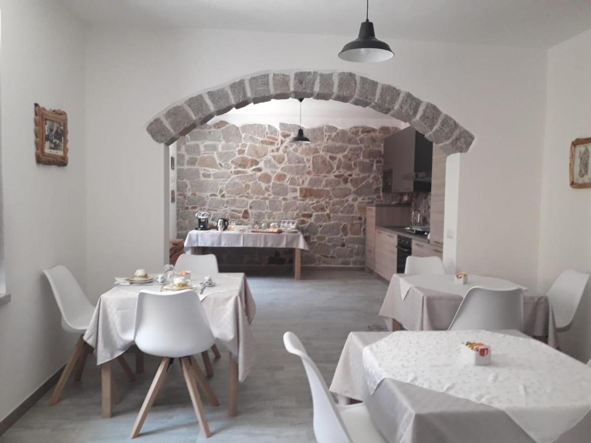 Viche Viche Bed & Breakfast Orgosolo Bagian luar foto