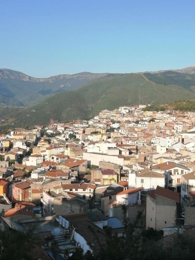 Viche Viche Bed & Breakfast Orgosolo Bagian luar foto